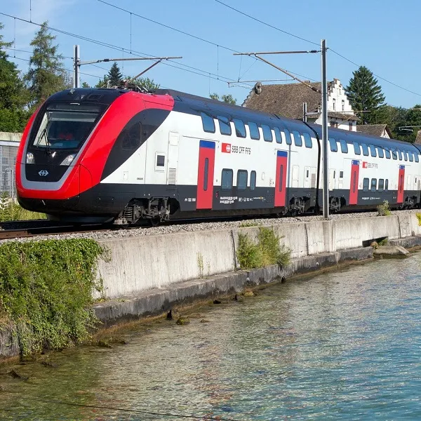 SBB Doppelstockzug am See